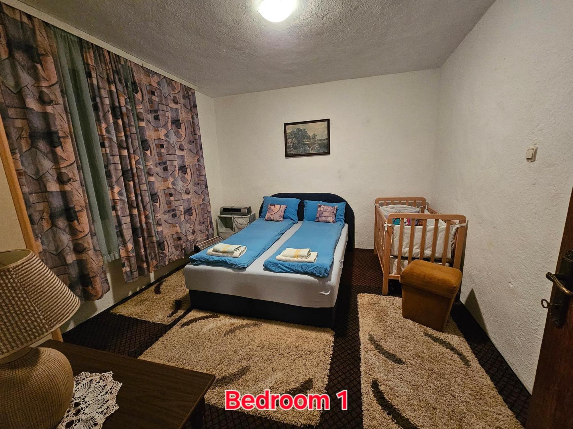 Apartment Hushida *